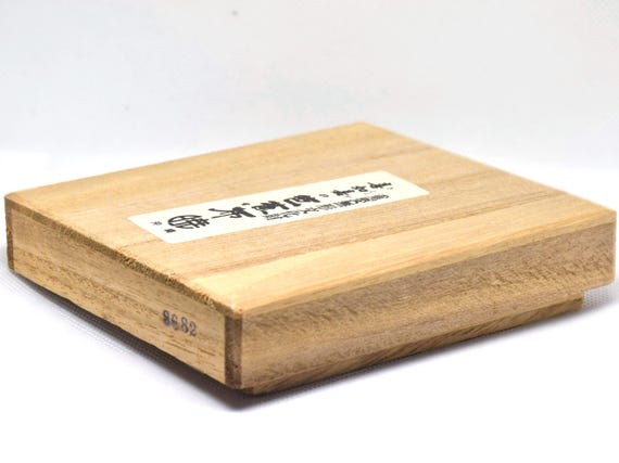 Bashofu banana fiber purse wooden paulownia box angled view