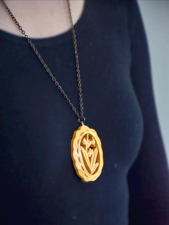 Oyama Tsuge Wood Tulip Pendant Necklace