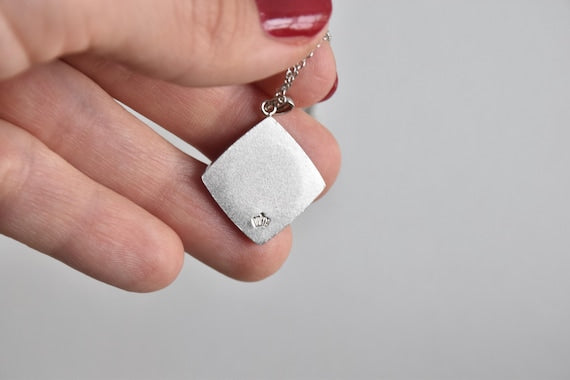 Zogan Floral Pendant Necklace