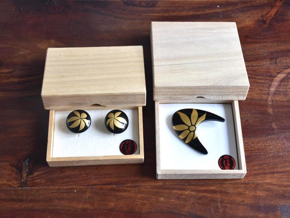 Japanese Urushi Lacquer Jewelry Set With Gold Floral