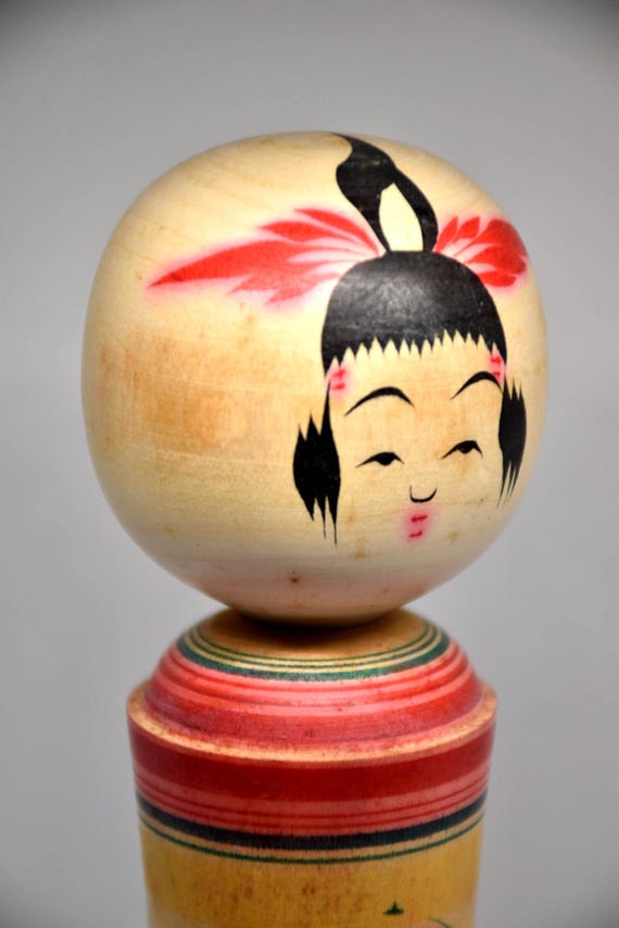 Naruko Style Kokeshi Doll close-up of the painted face and hair topknot