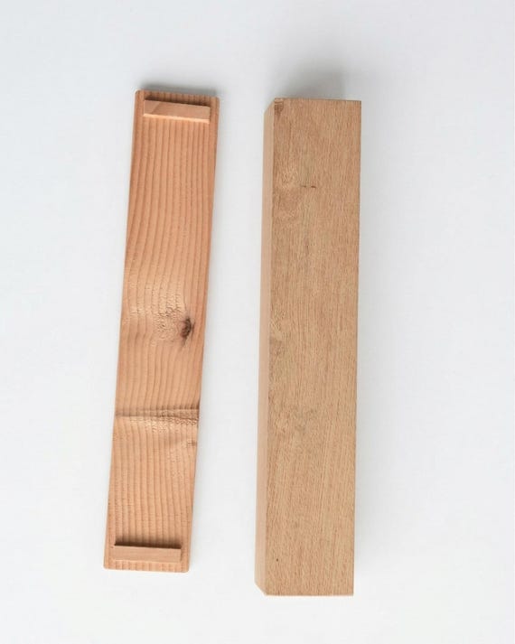 Back side view of the wooden storage box lid for the Shino ware ceramic sake cups