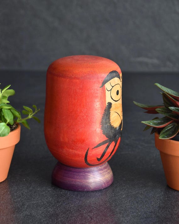 Japanese Daruma Figurine kokeshi doll alternative side angle of the painted face