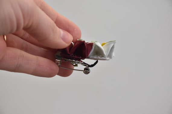 Tsumami Zaiku Fabric Flower Brooch