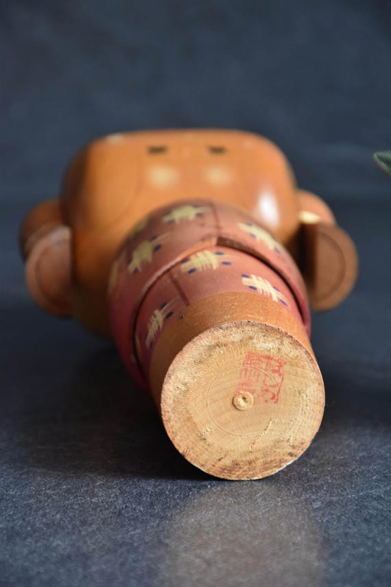 Hajime Miyashita Sosaku kokeshi base with artist stamp