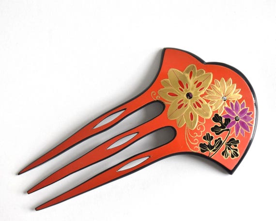 Japanese Red Lacquer Fork hair comb with gold painted floral maki-e chrysanthemum design
