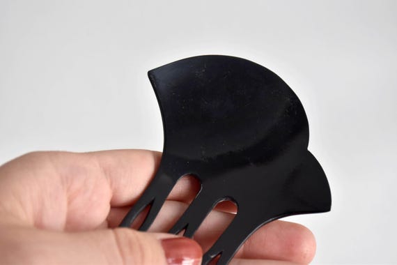 Japanese Red Lacquer Fork hair comb back view showing black lacquer