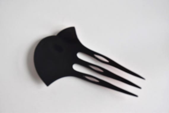 Japanese Red Lacquer Fork hair comb back view angled to show tines