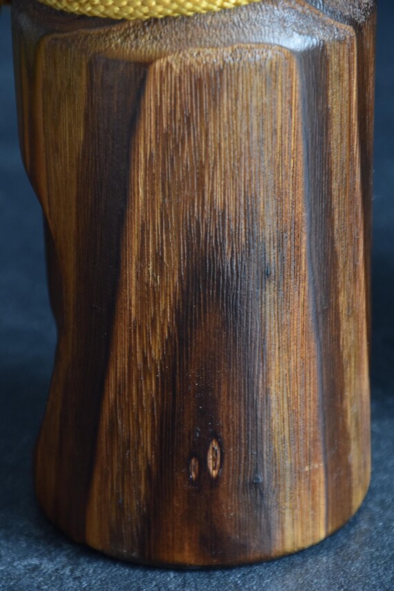 Usaburo Mori Kan Kokeshi Doll lower body texture and wood grain