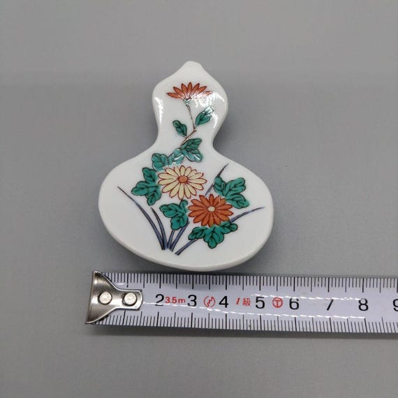 Gourd-Shape Porcelain Chopstick Rests - Floral Motif