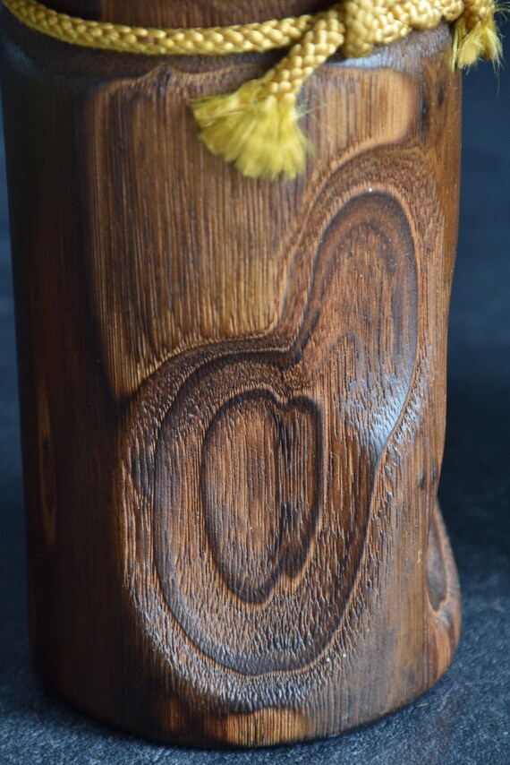 Usaburo Mori Kan Kokeshi Doll showing wood grain and carved pattern detail