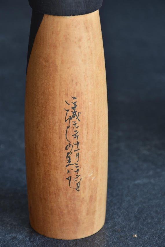 Sato Suigai kokeshi back view showing detailed handwritten Japanese kanji signature