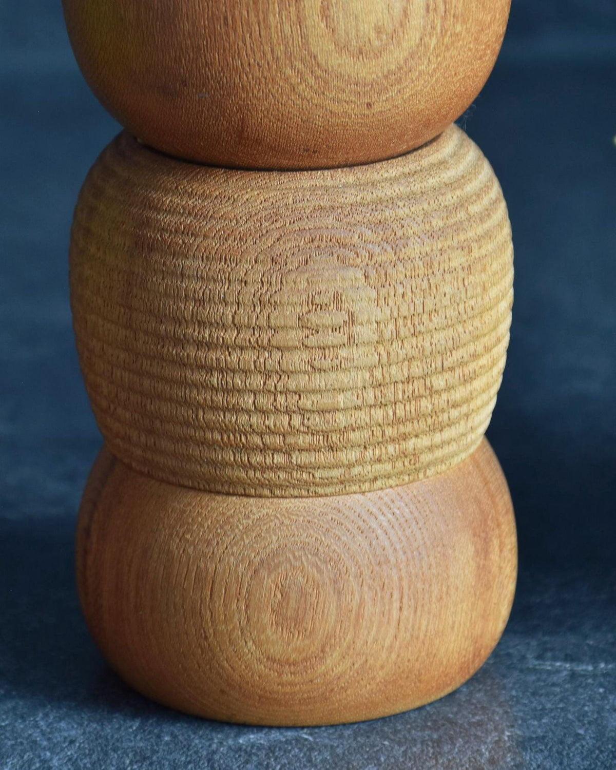 Aida Seihou kokeshi doll mid section closeup displaying the chattered kimono texture
