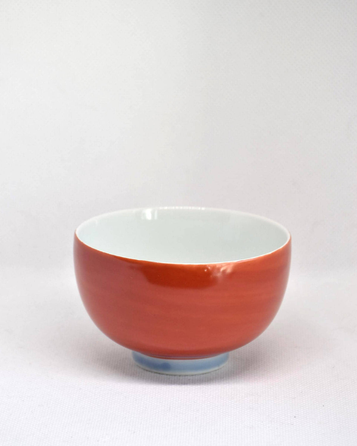 Koransha tea cup set showing a single vermilion porcelain bowl displayed against a white background