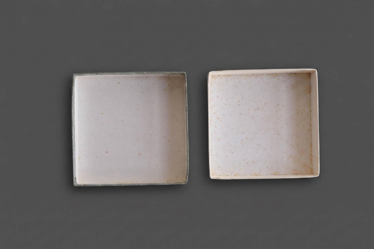 Hida Kōgei Hōba Magnolia Leaf Trays Set Of 5 original box shown open on grey surface