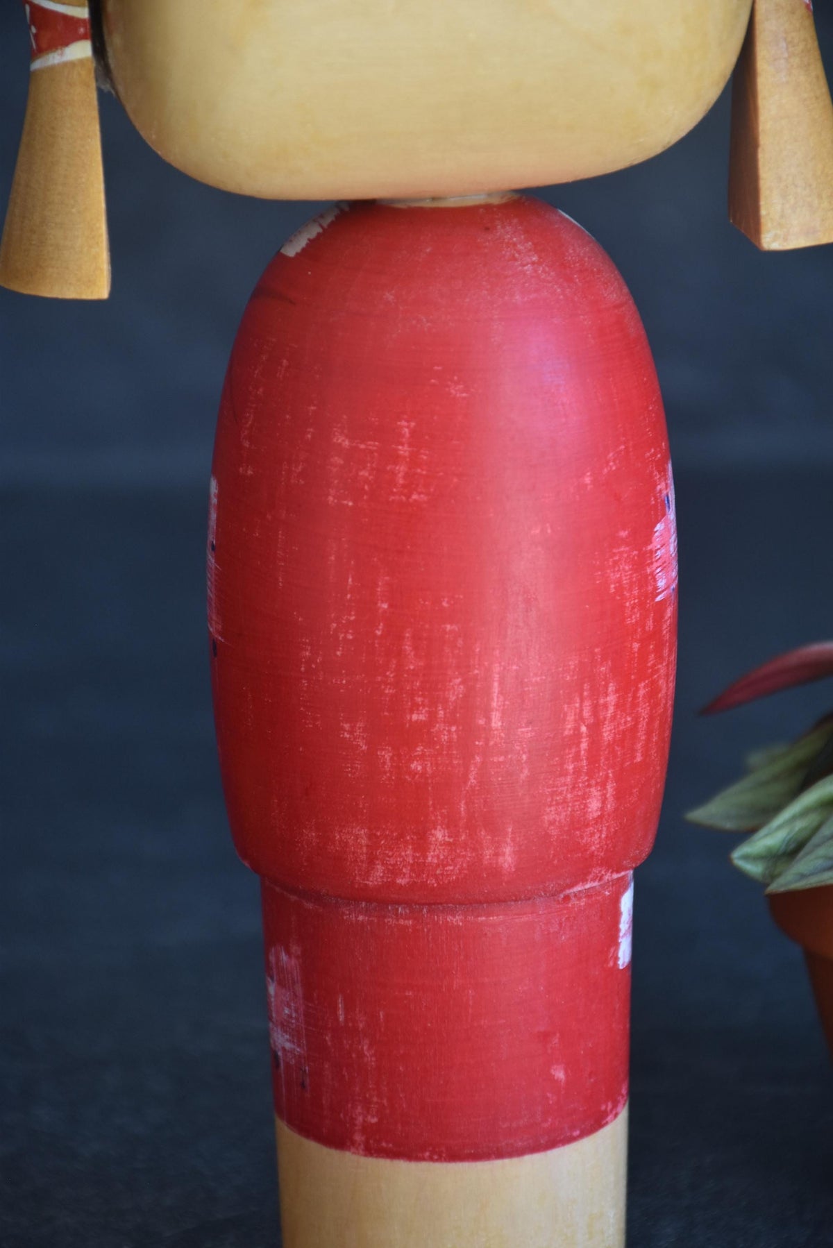 Hajime Miyashita kokeshi doll cylindrical body mid section