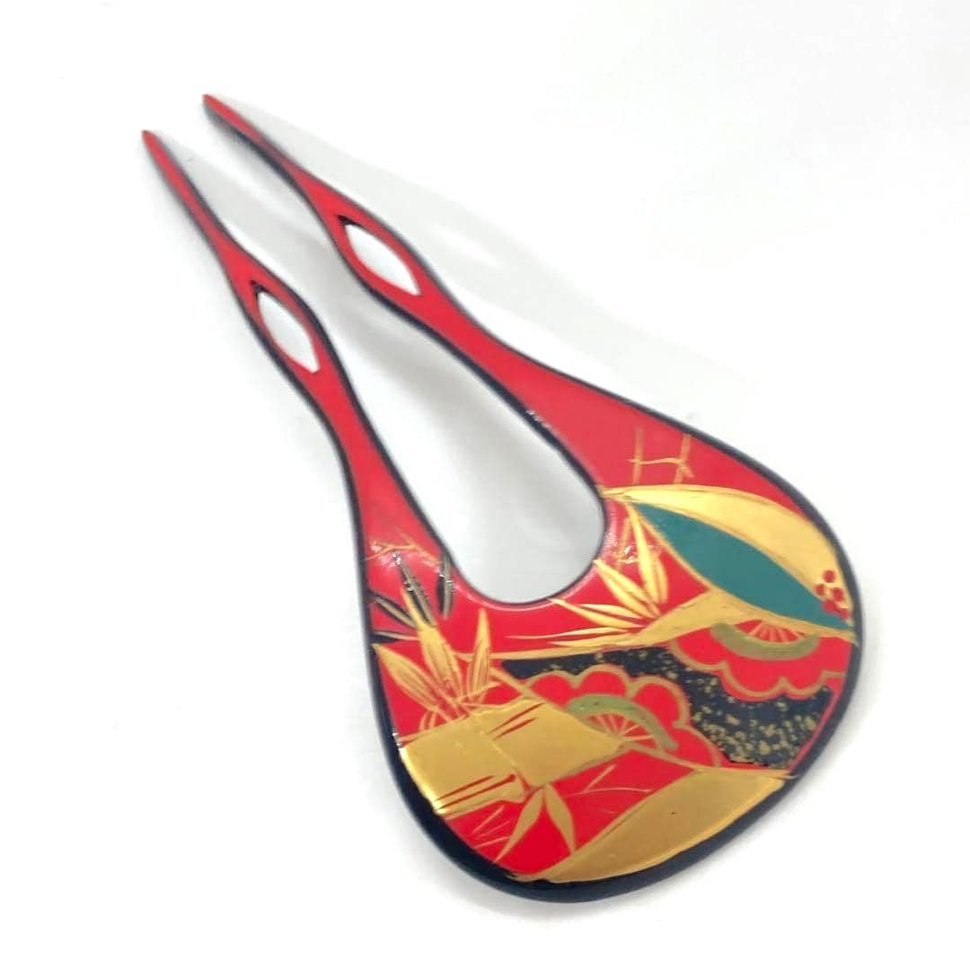 Red Lacquer Fan Kanzashi hair accessories, top view of the fan-shaped hairpin
