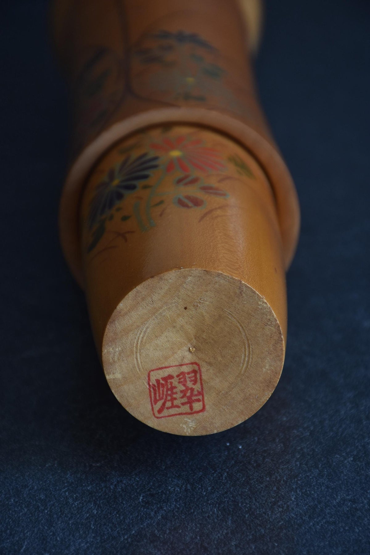 Sato Suigai Kiku No Omoi kokeshi doll base showing the artist red seal stamp
