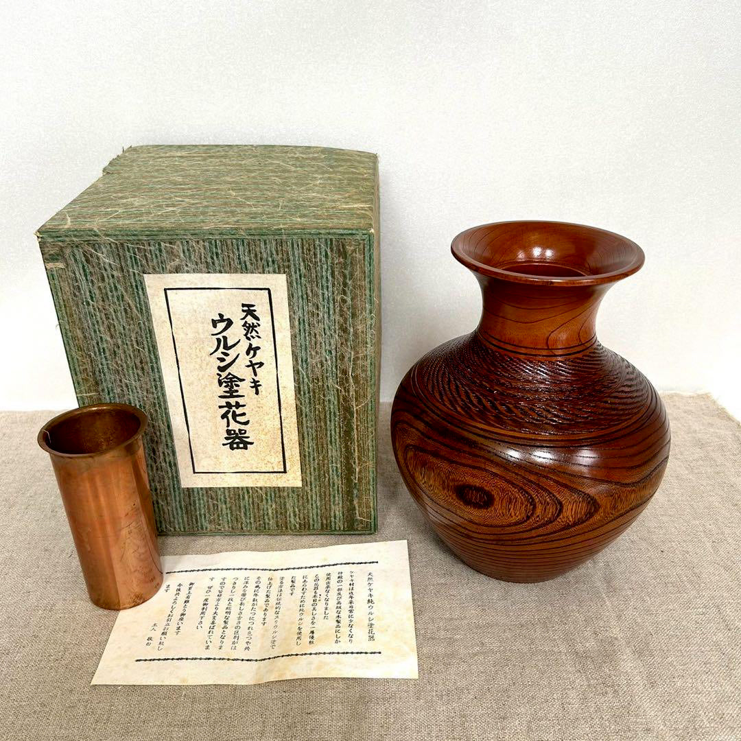 Unique vintage Japanese accessories, small artisan goods, and traditional lifestyle items.