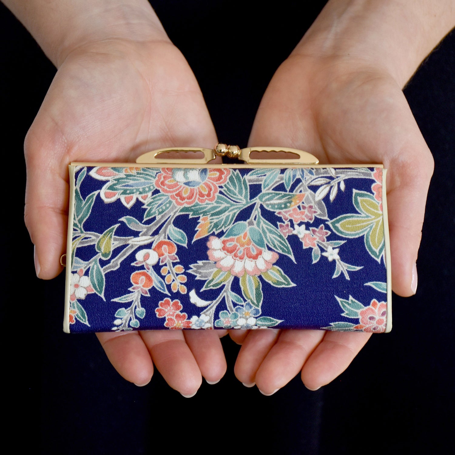 Traditional Japanese fabric wallets and coin purses made from vintage kimono textiles and woven silk.