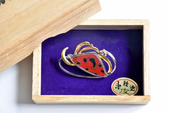 Tsugaru-Nuri Red Lacquer Brooch