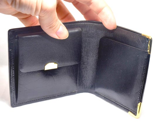Bashofu banana fiber purse interior showing coin pocket and card slots
