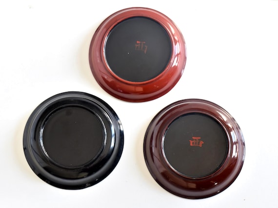 Japanese Urushi Lacquer Plates With Gold Floral Designs
