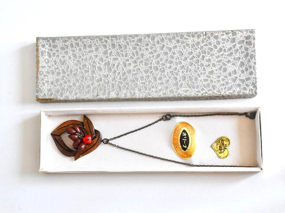 Tsuge Wood Carved Leaf And Berry Pendant Necklace