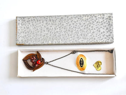 Tsuge Wood Carved Leaf And Berry Pendant Necklace