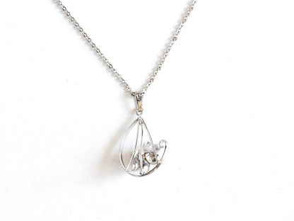 Pearl Floral Pendant Necklace