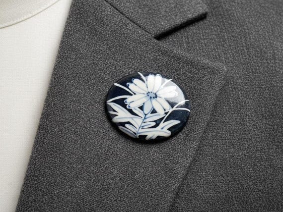 Kiyomizu Porcelain Floral Brooch