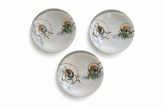 Japanese Porcelain Wind And Thunder Plates (Set Of 3)