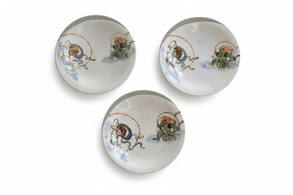 Japanese Porcelain Wind And Thunder Plates (Set Of 3)
