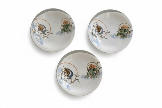 Japanese Porcelain Wind And Thunder Plates (Set Of 3)