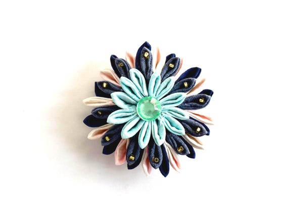 Tsumami Zaiku Fabric Flower Brooch