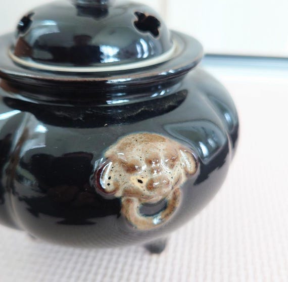 Kutani-Yaki Incense Burner With Lion Lid