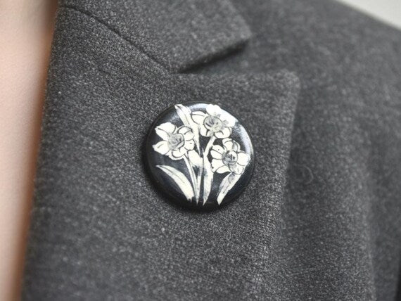 Kiyomizu Porcelain Narcissus Brooch