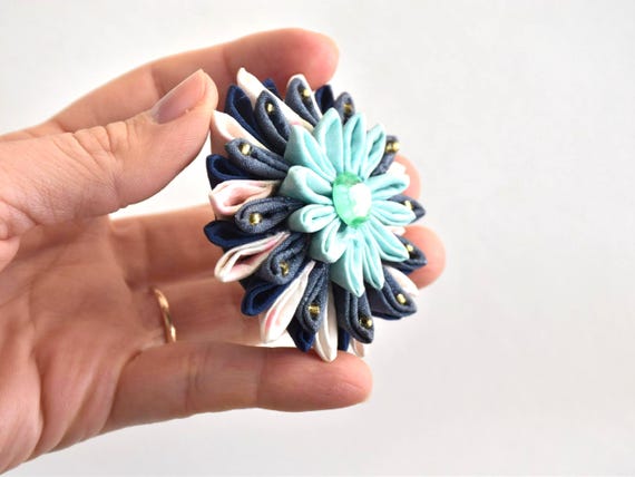 Tsumami Zaiku Fabric Flower Brooch