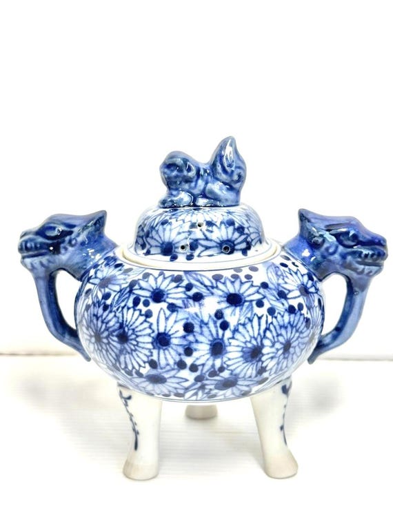 Kutani Porcelain Koro Lion Motif Incense Burner