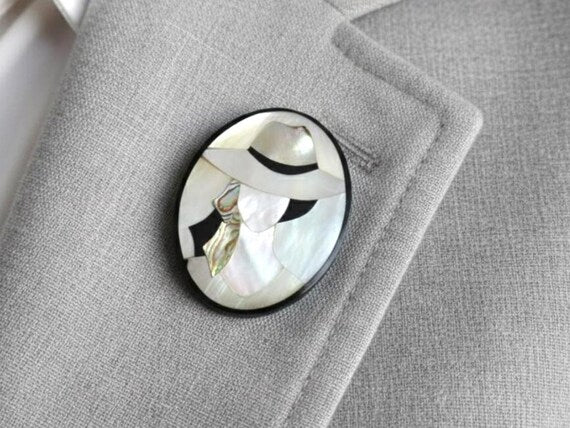 Raden Shell Inlay Brooch: Woman With Hat