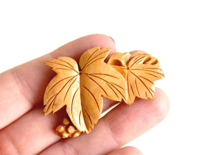Tsuge Wood Leaf Brooch