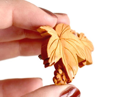 Tsuge Wood Leaf Brooch