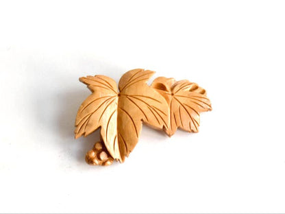 Tsuge Wood Leaf Brooch