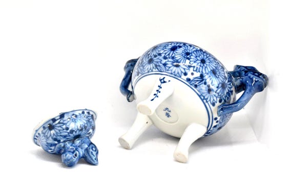 Kutani Porcelain Koro Lion Motif Incense Burner