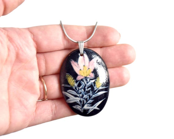 Kiyomizu-Yaki Blue Floral Pendant Necklace