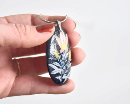 Kiyomizu-Yaki Blue Floral Pendant Necklace
