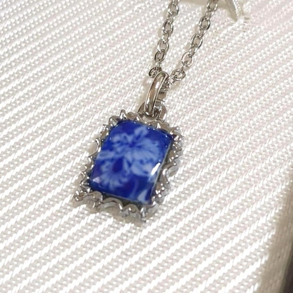 Kiyomizu-Yaki Floral Porcelain Pendant Necklace