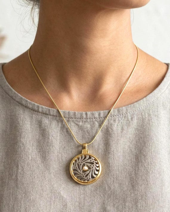 Japanese Magnifying Locket Pendant Necklace
