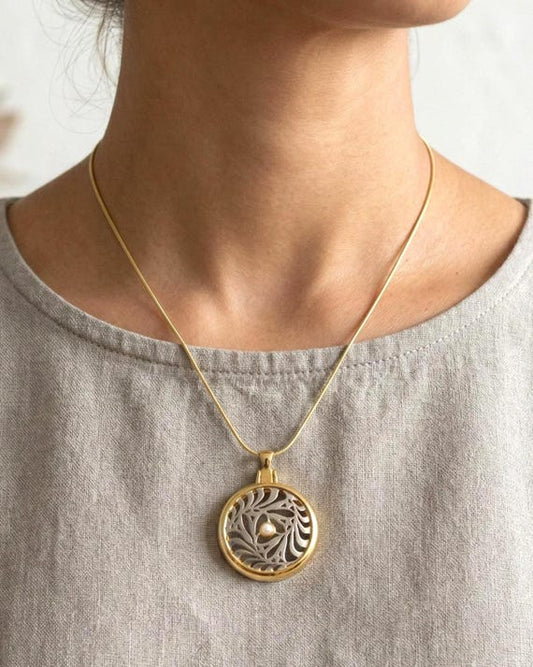 Japanese Magnifying Locket Pendant Necklace