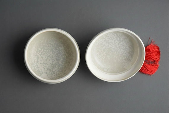 Kiyomizu-Yaki Lidded Ceramic Box